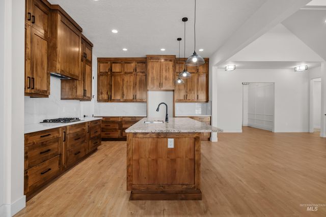 27387 Iron Horse Dr, Caldwell, ID 83607