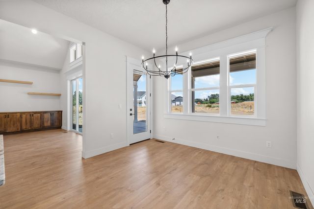 27387 Iron Horse Dr, Caldwell, ID 83607