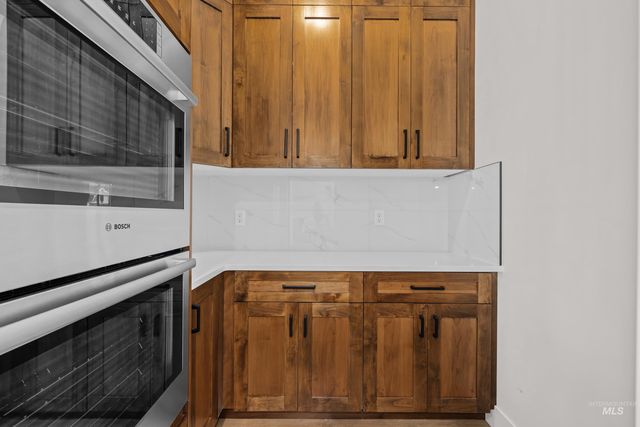 27387 Iron Horse Dr, Caldwell, ID 83607