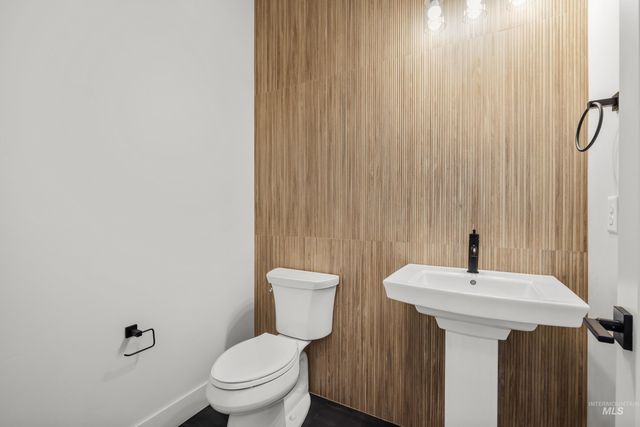 27387 Iron Horse Dr, Caldwell, ID 83607