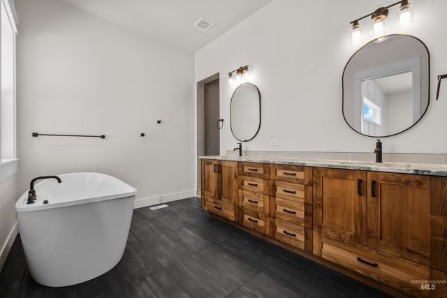 27387 Iron Horse Dr, Caldwell, ID 83607