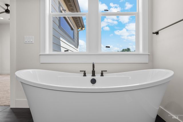 27387 Iron Horse Dr, Caldwell, ID 83607