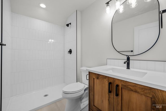 27387 Iron Horse Dr, Caldwell, ID 83607