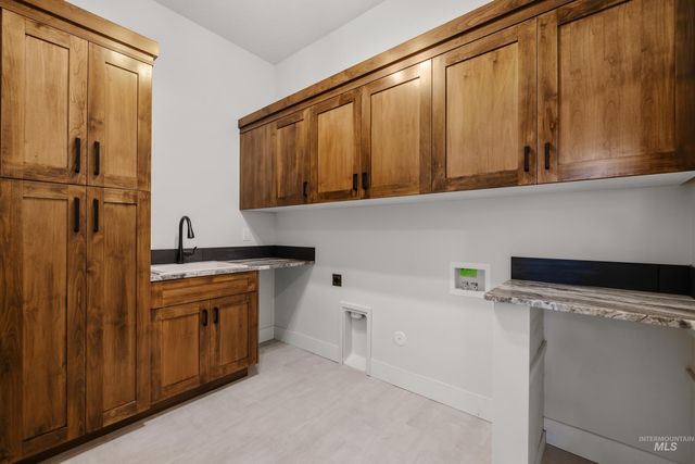 27387 Iron Horse Dr, Caldwell, ID 83607