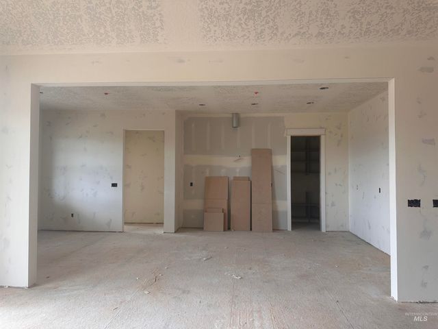 27387 Iron Horse Dr, Caldwell, ID 83607