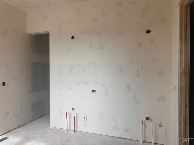 27387 Iron Horse Dr, Caldwell, ID 83607