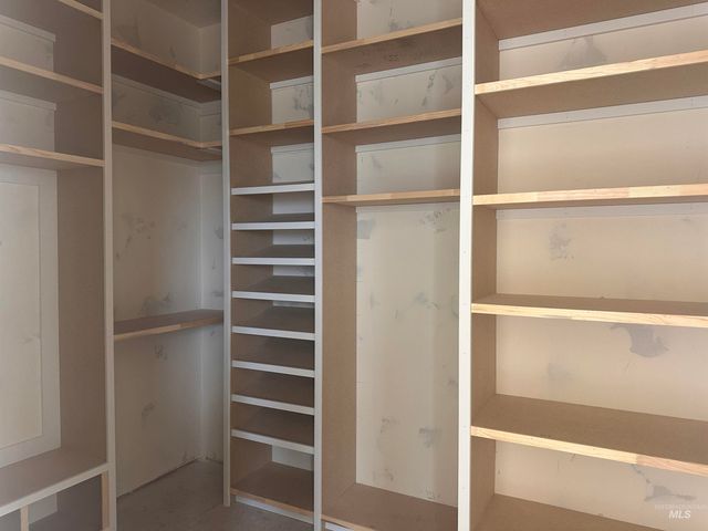 27387 Iron Horse Dr, Caldwell, ID 83607