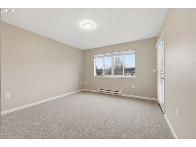 318 Ne ROBERTS Ave 203, Gresham, OR 97030