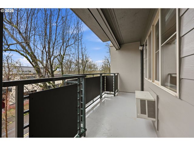 318 Ne ROBERTS Ave 203, Gresham, OR 97030