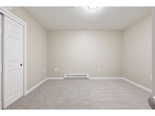 318 Ne ROBERTS Ave 203, Gresham, OR 97030