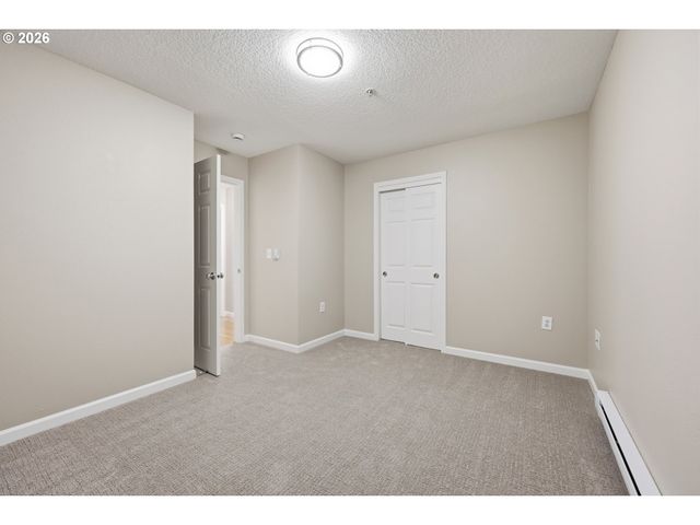 318 Ne ROBERTS Ave 203, Gresham, OR 97030