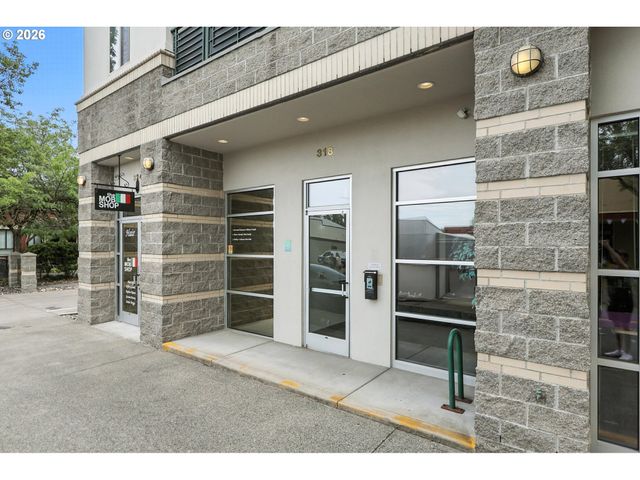 318 Ne ROBERTS Ave 203, Gresham, OR 97030