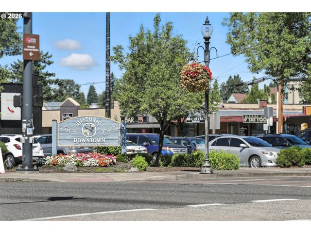 318 Ne ROBERTS Ave 203, Gresham, OR 97030