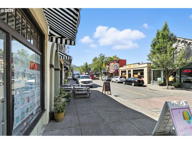 318 Ne ROBERTS Ave 203, Gresham, OR 97030