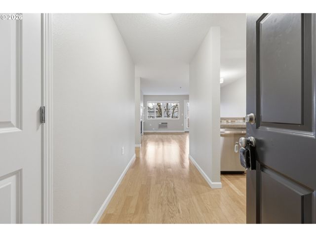 318 Ne ROBERTS Ave 203, Gresham, OR 97030