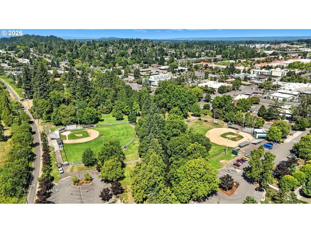 318 Ne ROBERTS Ave 203, Gresham, OR 97030