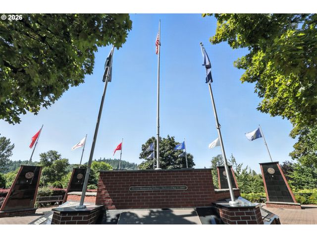 318 Ne ROBERTS Ave 203, Gresham, OR 97030