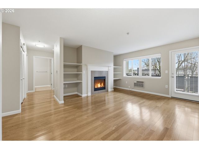 318 Ne ROBERTS Ave 203, Gresham, OR 97030