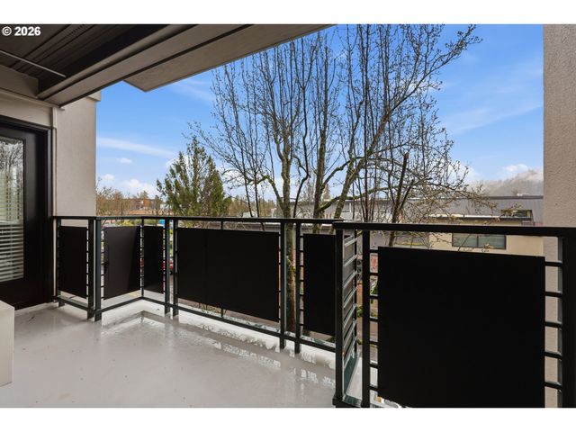 318 Ne ROBERTS Ave 203, Gresham, OR 97030