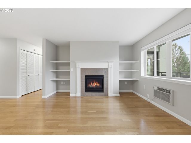 318 Ne ROBERTS Ave 203, Gresham, OR 97030