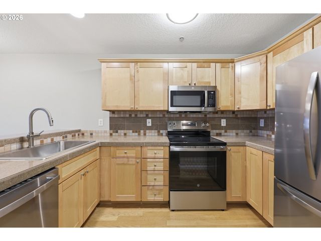 318 Ne ROBERTS Ave 203, Gresham, OR 97030