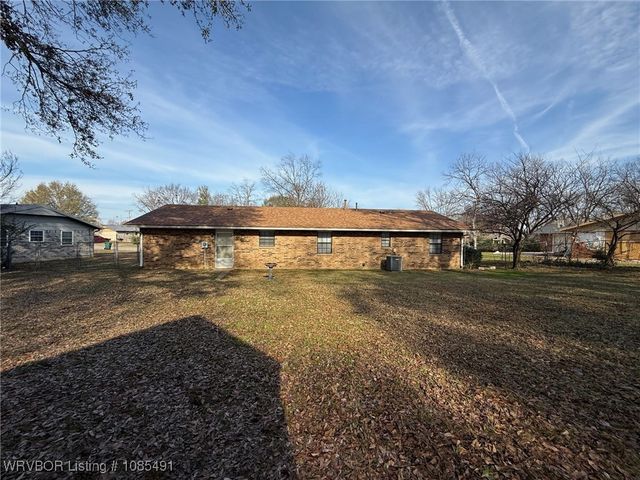306 E Harriet Place, Sallisaw, OK 74955