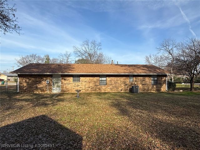 306 E Harriet Place, Sallisaw, OK 74955