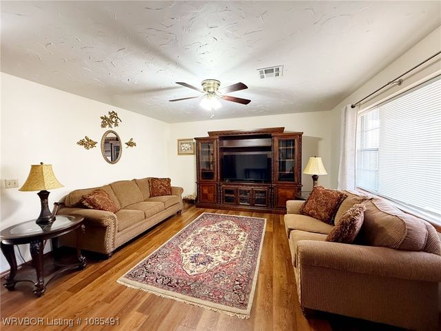 306 E Harriet Place, Sallisaw, OK 74955