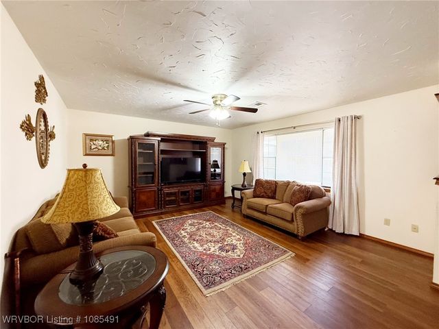 306 E Harriet Place, Sallisaw, OK 74955