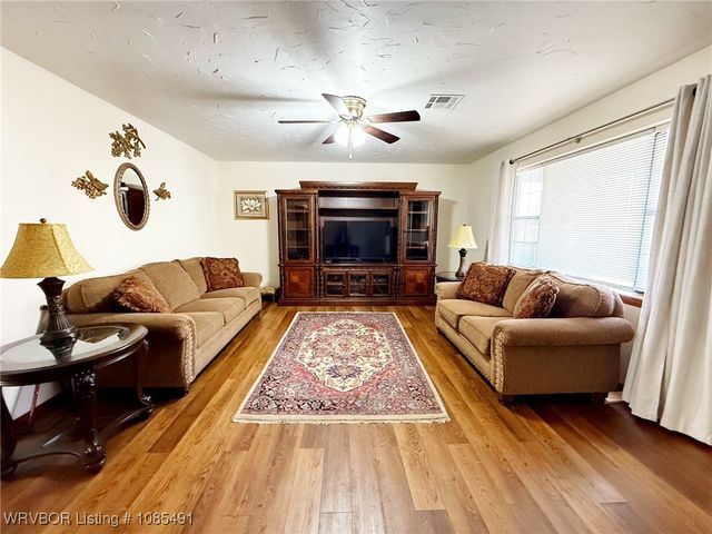 306 E Harriet Place, Sallisaw, OK 74955