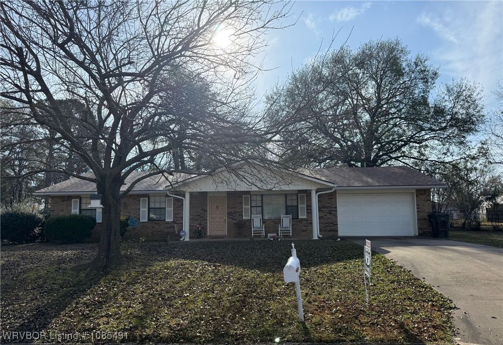 306 E Harriet Place, Sallisaw, OK 74955