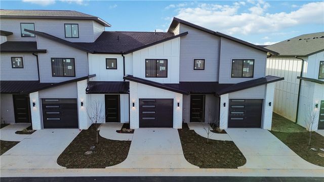 1102 Emilia Avenue, Lowell, AR 72745