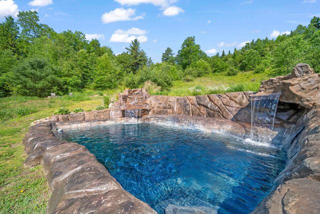 26 Hobbs Court, Wilton, NH 03086