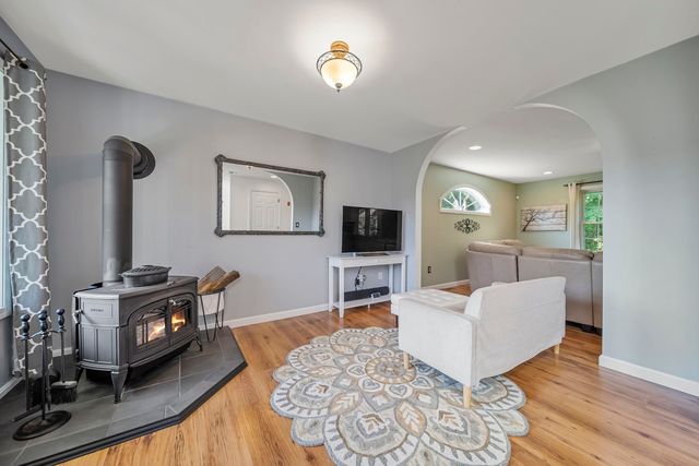 26 Hobbs Court, Wilton, NH 03086