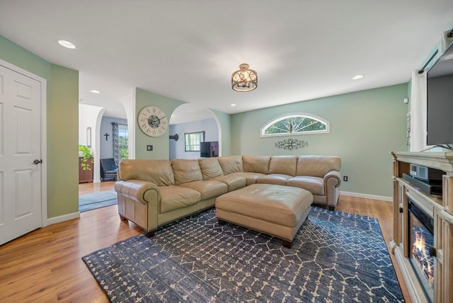 26 Hobbs Court, Wilton, NH 03086