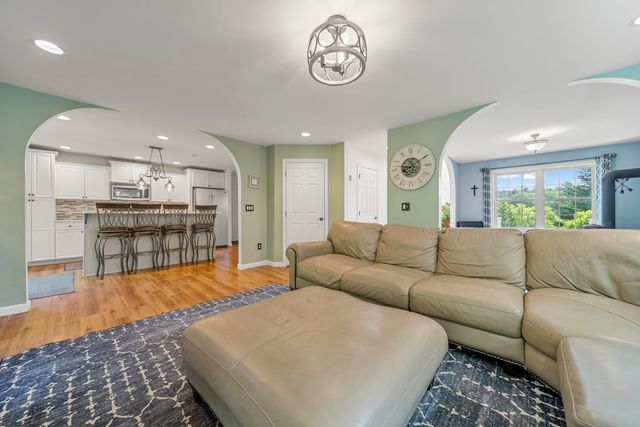 26 Hobbs Court, Wilton, NH 03086