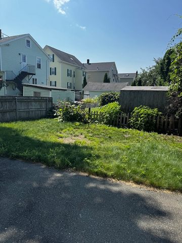 55 Harris St, Peabody, MA 01960