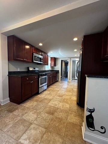 55 Harris St, Peabody, MA 01960