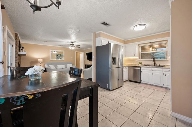 806 Ridgeway Road, Joshua, TX 76058