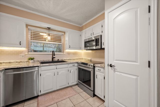 806 Ridgeway Road, Joshua, TX 76058