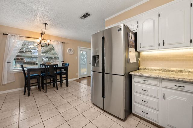 806 Ridgeway Road, Joshua, TX 76058