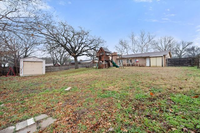 806 Ridgeway Road, Joshua, TX 76058