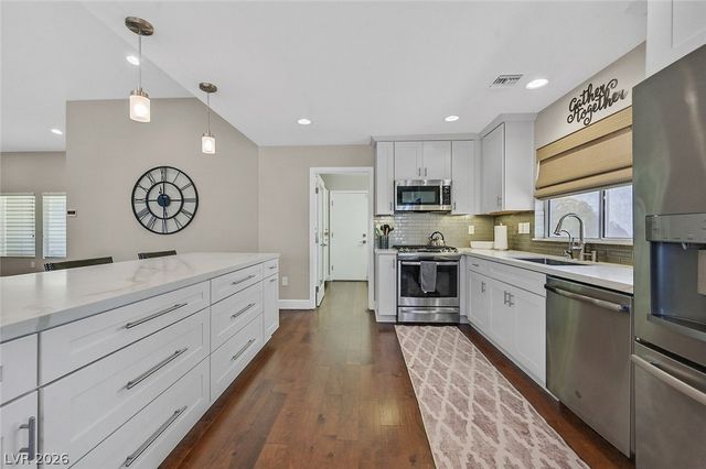 9820 Kernville Drive, Las Vegas, NV 89134