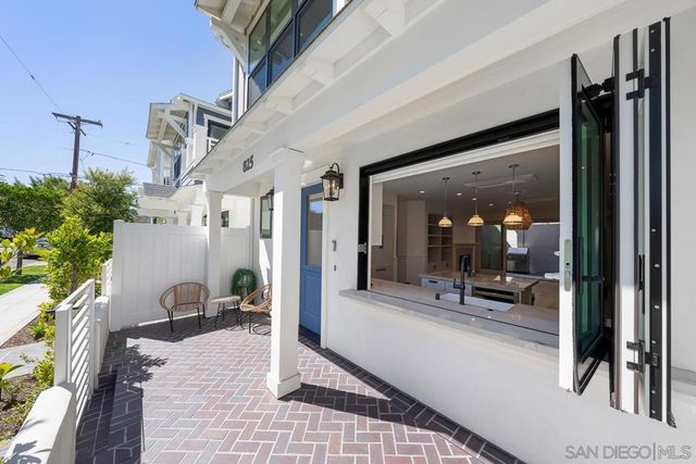 825 9th St., Coronado, CA 92118