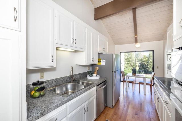 166 Sand Hill Circle, Menlo Park, CA 94025