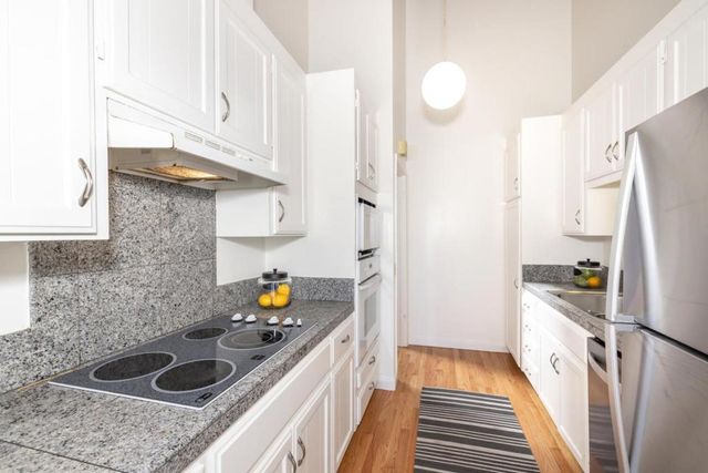 166 Sand Hill Circle, Menlo Park, CA 94025