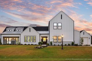 5927 N Meadows Ridge Road, Owasso, OK 74055