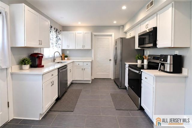 35 Pensdale Lane, Willingboro, NJ 08046