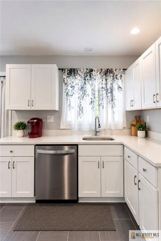 35 Pensdale Lane, Willingboro, NJ 08046