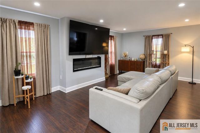35 Pensdale Lane, Willingboro, NJ 08046